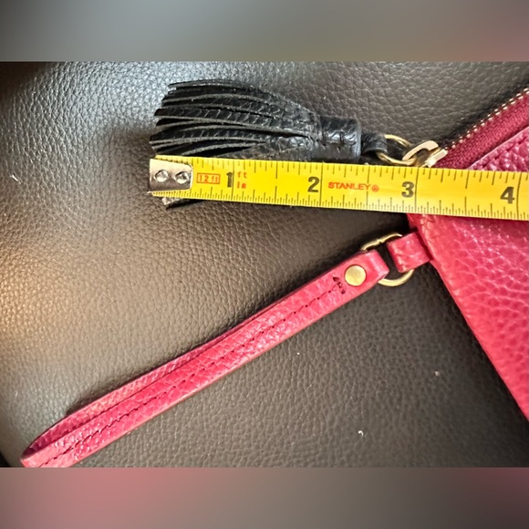 Fossil Pebbled Leather Wristlet Wallet Red W/ Black Tassel Zipper Pull - Picture 10 of 11